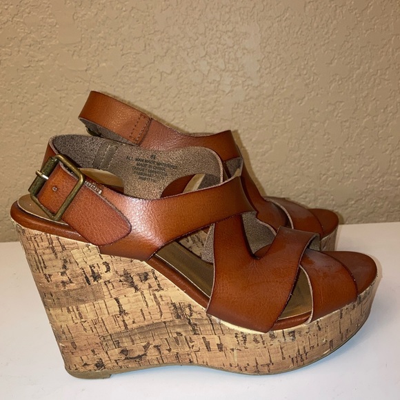 Cognac faux leather wedges size 6.5 - Picture 6 of 9